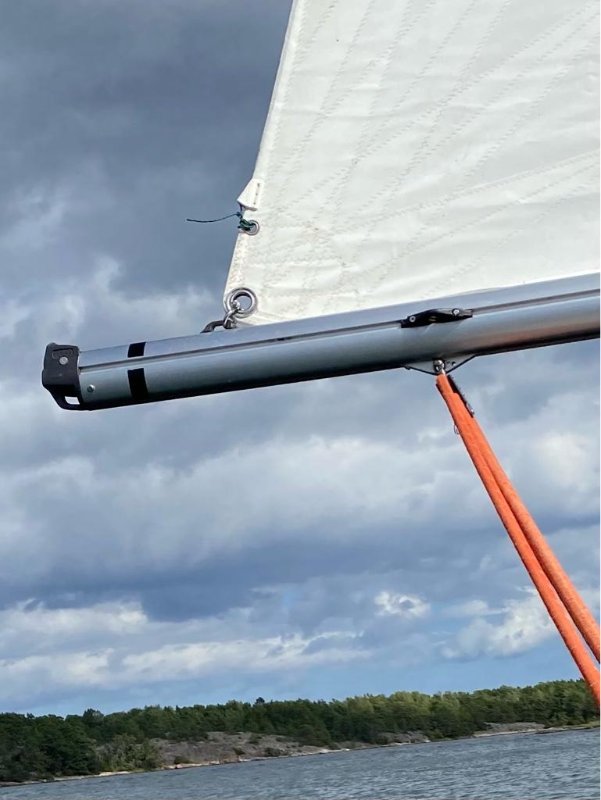 Photo 1 - detail of the boom